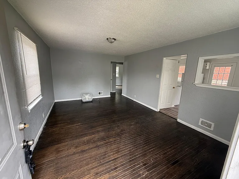 405 S Sheridan Ave — Photo 2