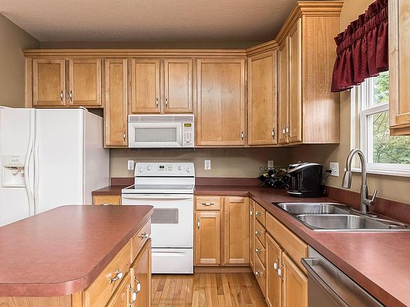 5th image of 1017 Preble Dr