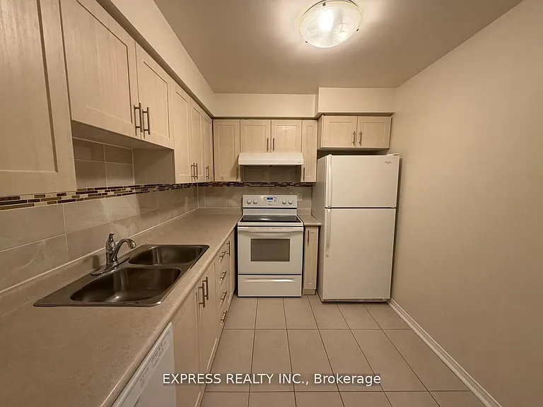 29 Pemberton Ave #809 — Photo 2