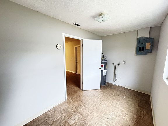 4th image of 4928 Celia Cir