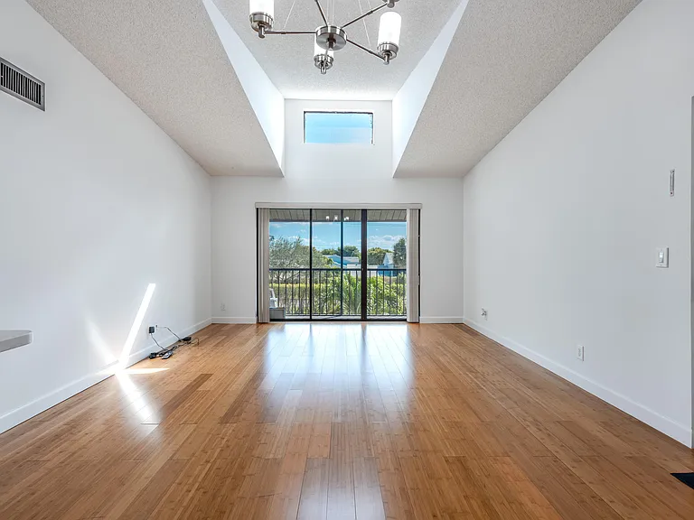 629 Sea Pine Way #D3 — Photo 7