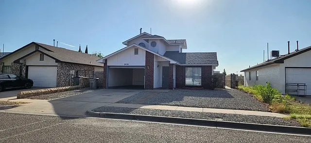 2810 Castle Hill Cir — Photo 4