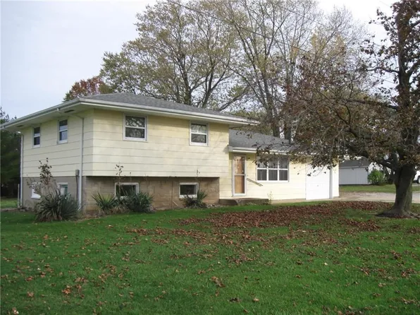 113 N 14th St, Charleston, IL 61920