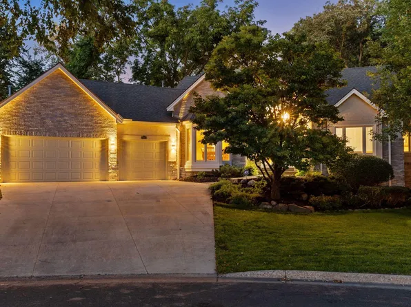7524 Auto Club Cir, Bloomington, MN 55438