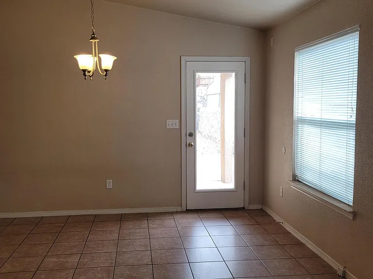 14211 Otter Point Dr — Photo 11