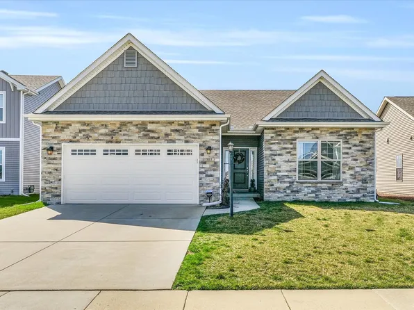 303 Capitol St, Savoy, IL 61874