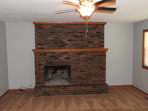 3rd image of 1815 Glenn Hendren Dr