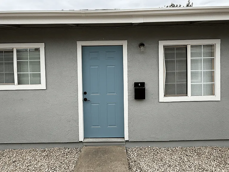 2386 C St — Photo 2