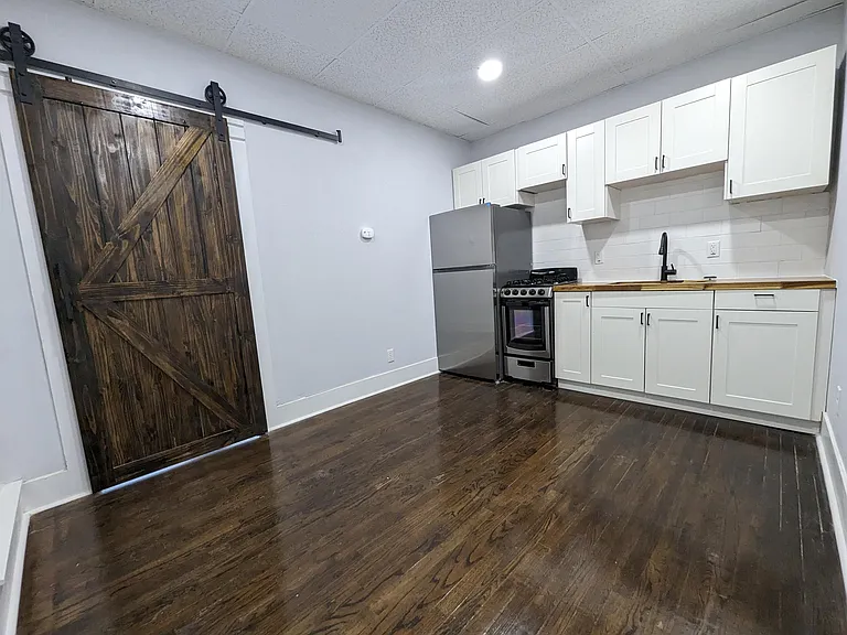 124 S 2nd St #206 — Photo 1