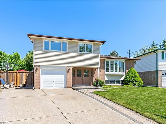 3rd image of 26 Marilyn Cres