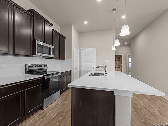 5th image of 105 Pendleton Cove