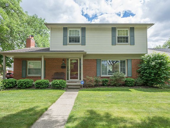 2nd image of 32811 Summers St