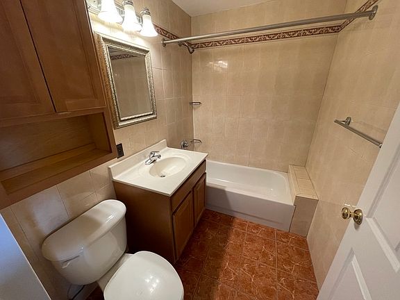 4th image of 598 President St #6E