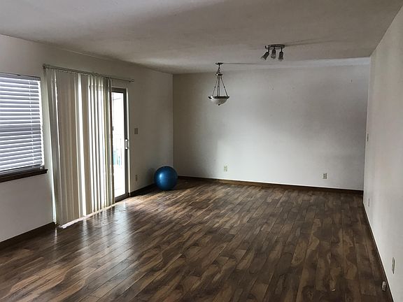 3rd image of 517 Greenway Ave APT A