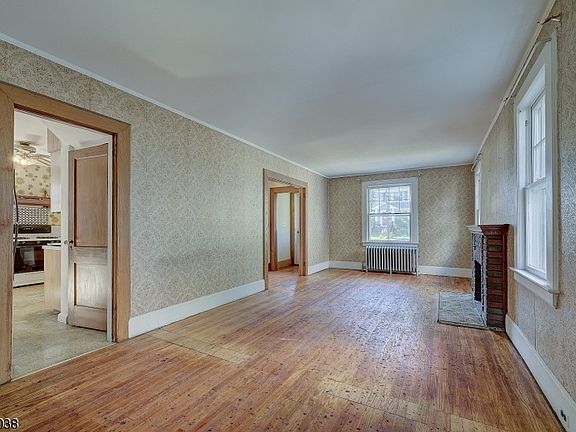 5th image of 95 Plymouth Ave