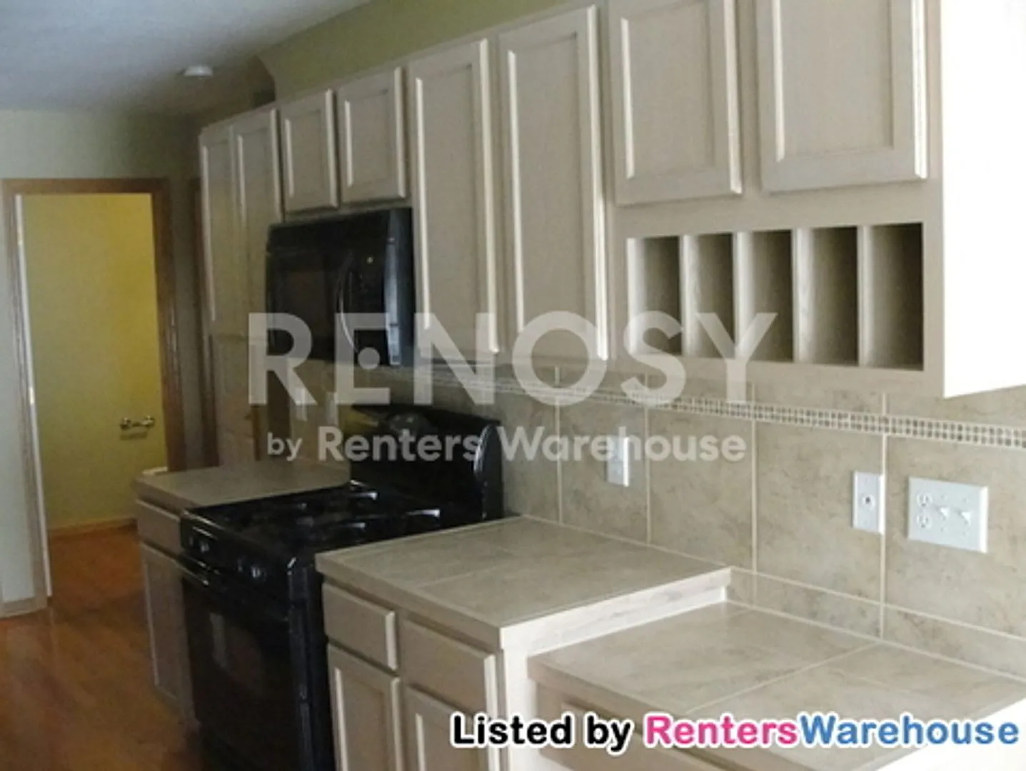Spacious 3 Bed, 2 Bath Home — Photo 4