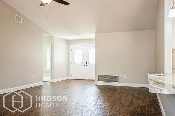 3 bed, 2.0 bath, 1841 sqft, $2,330 — Photo 4