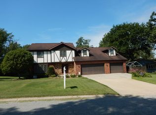 8638 Mathews St, Crown Point, IN 46307