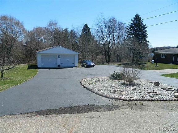 3rd image of 11851 Carol Dr