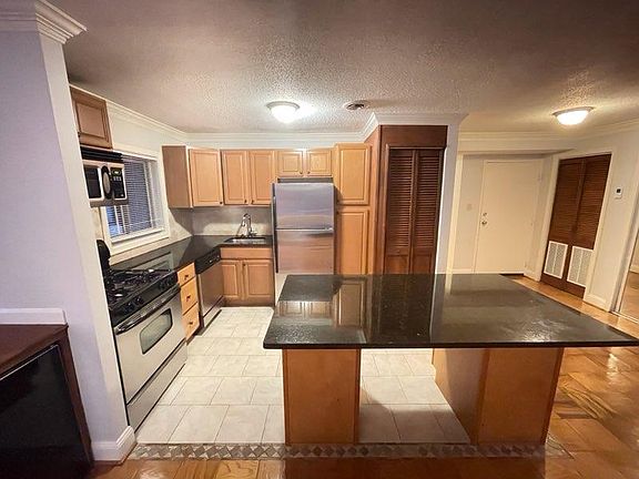 3rd image of 1415 N Oak St APT 101