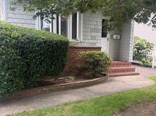 1915 Carroll Ave, Merrick, NY 11566