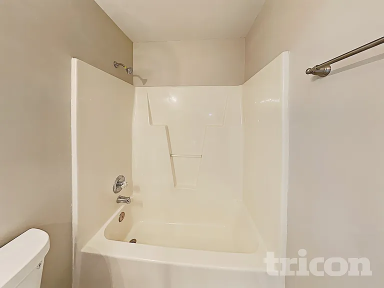 905 Amersham Ln — Photo 16