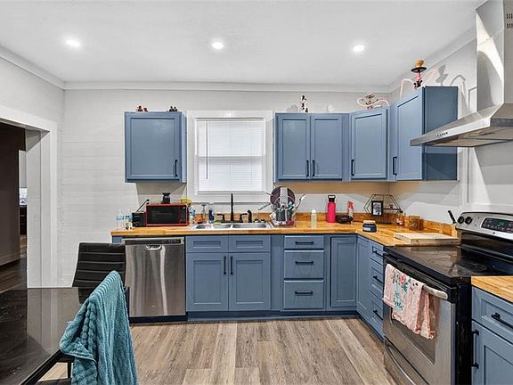2nd image of 2116 Union St