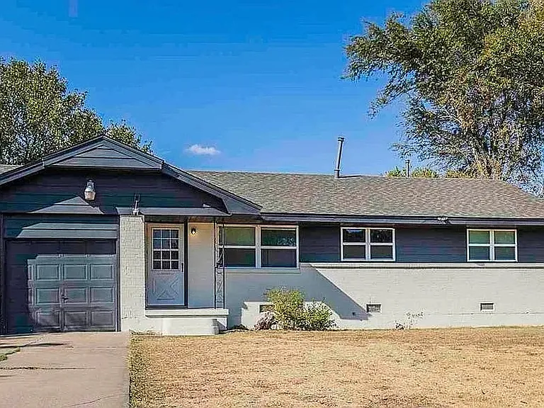 4517 NW Cheyenne Ave — Photo 1