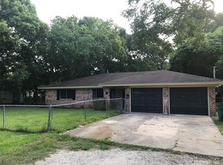 409 N Tinsley St, Angleton, TX 77515
