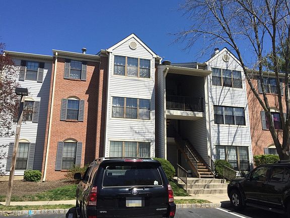 3rd image of 34 Chamberlin Ct