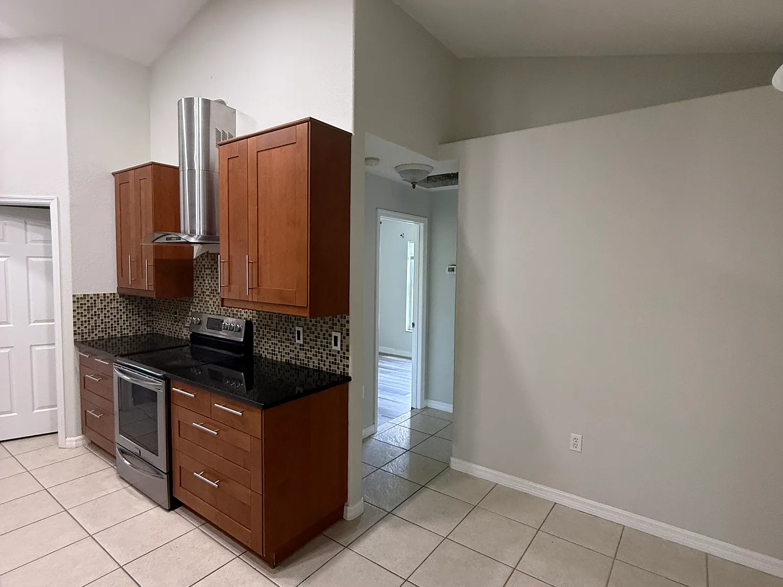 17 Rockne Ln — Photo 4
