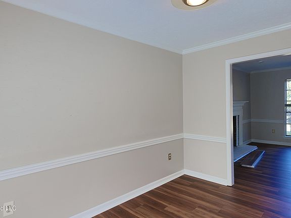 2nd image of 1121 Woodfield Dr