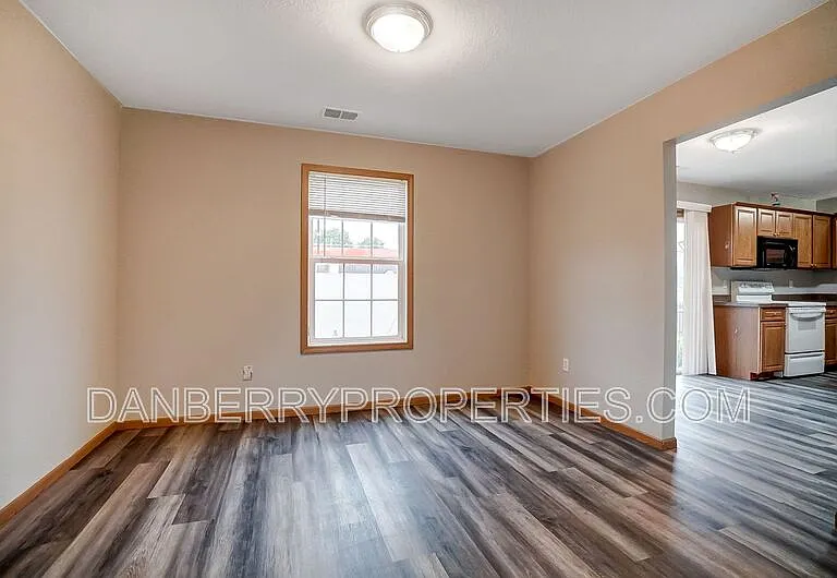 1127 N Byrne Rd #1 — Photo 20