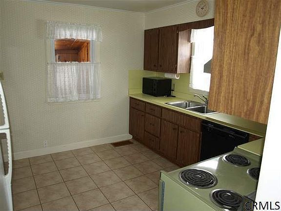 3rd image of 7 Woodlawn Ave