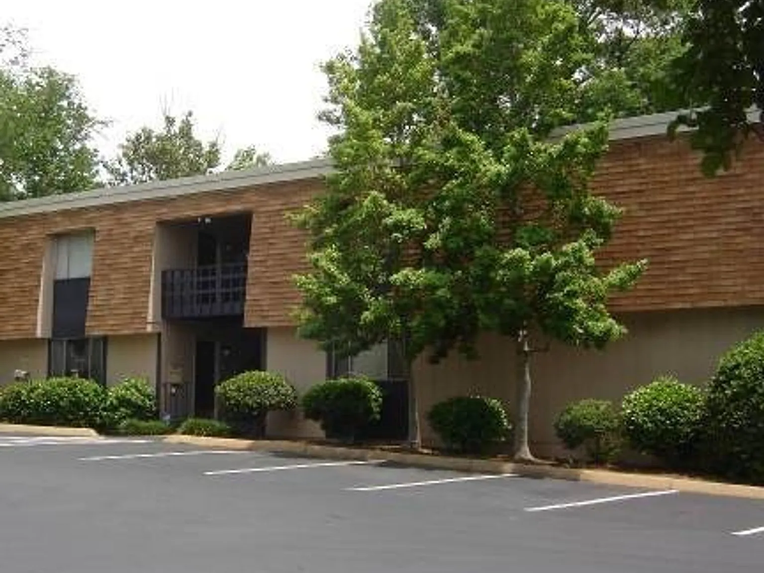 Vestawood Apartments - Vestavia Hills, AL — Photo 3