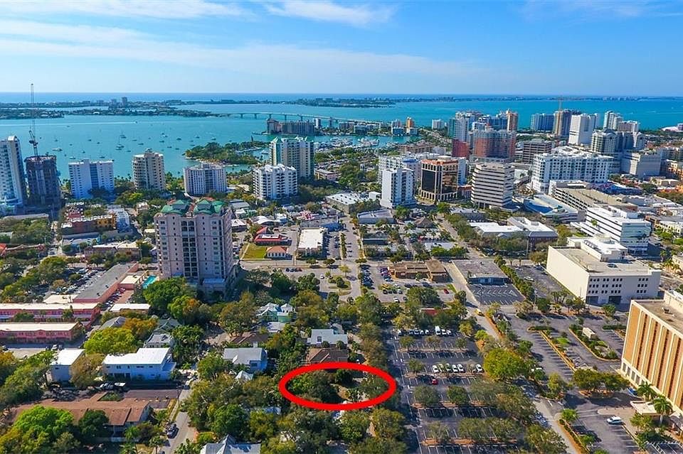 1st image of 1664 Dolphin St
