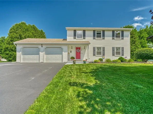764 Somerdale Dr, Webster, NY 14580