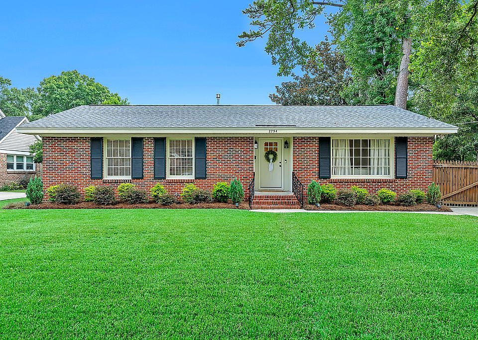 1st image of 2754 Brookwood Dr