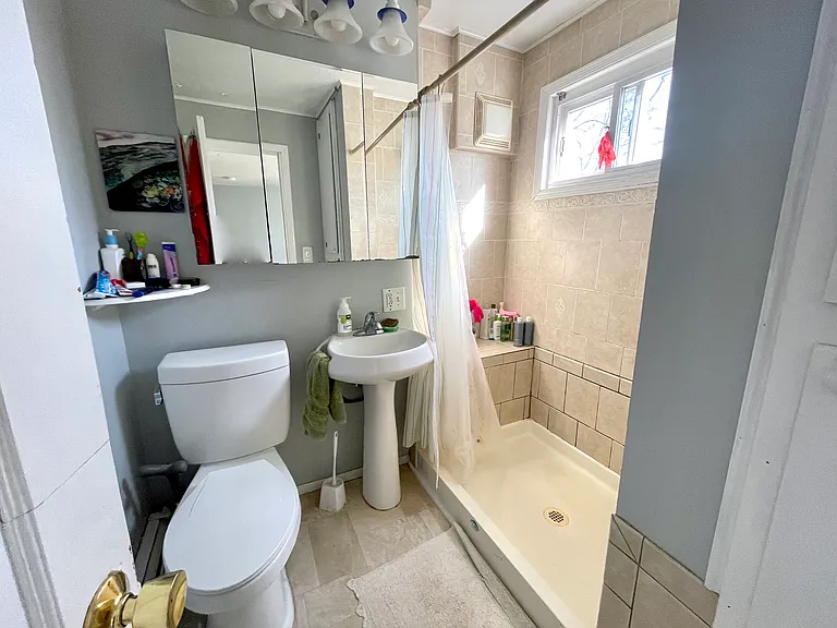 2080 Roblyn Ave — Photo 17