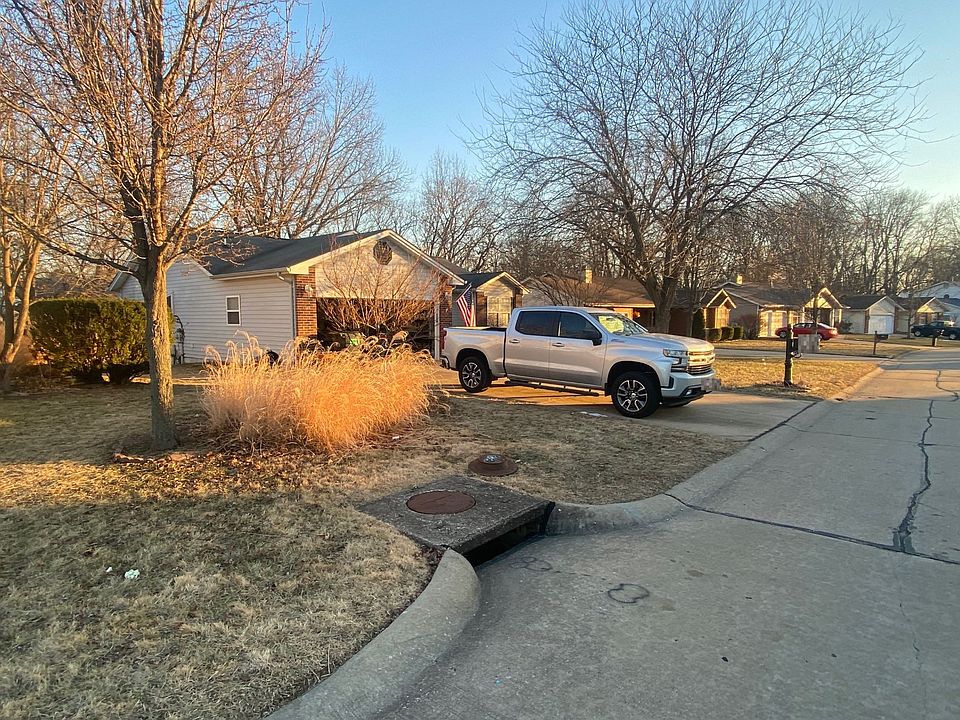 2nd image of 1298 Golden Gate Ln
