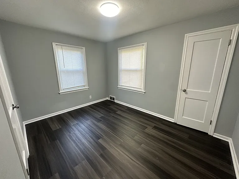 1720 Kilburn Ave — Photo 6
