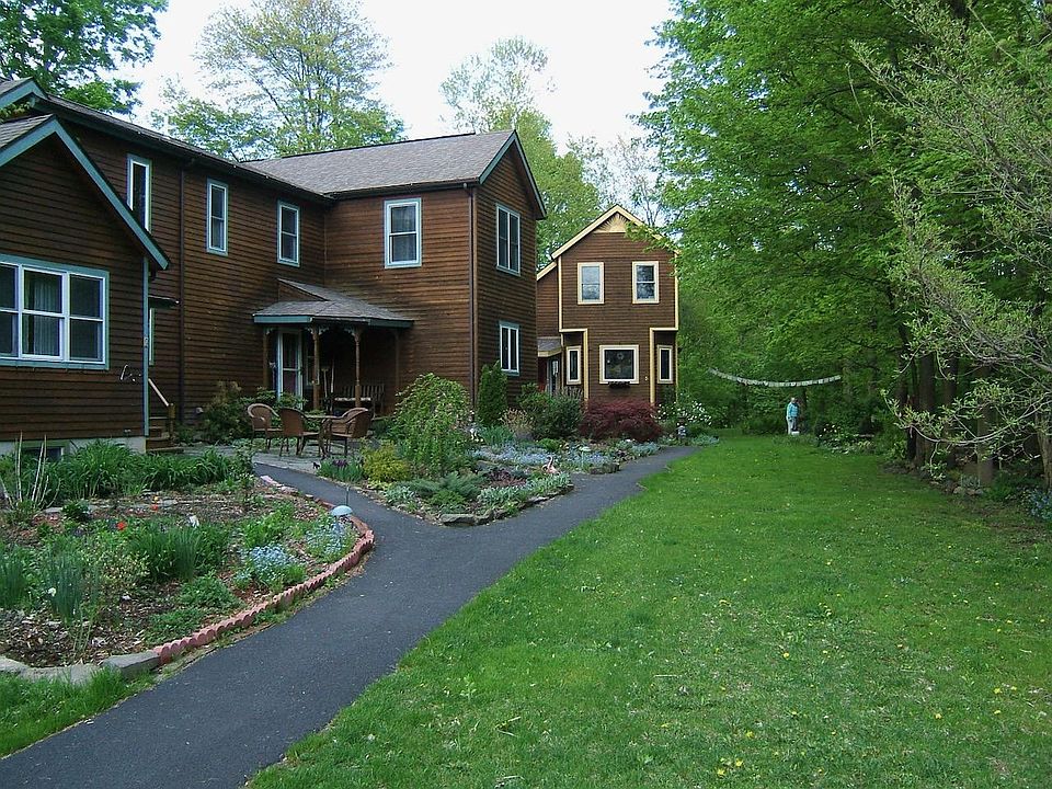 1st image of 5 Cantines Island Ln