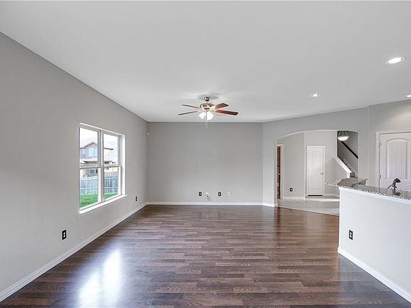 3rd image of 7109 Mohegan Dr