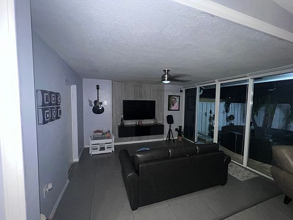 3rd image of 350 Lakewood Cir E APT B