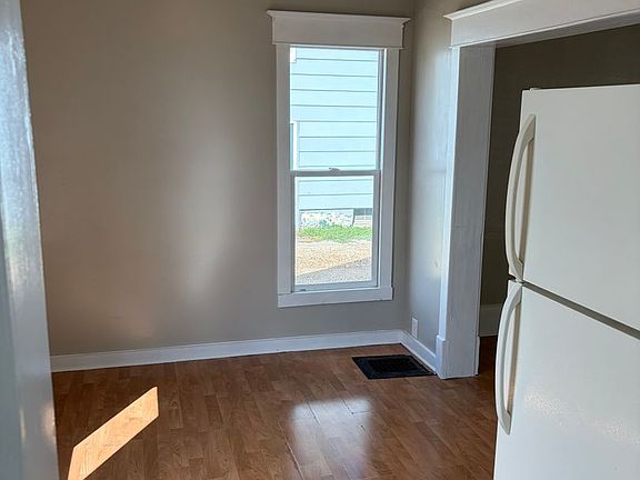 3rd image of 418 S 4th St