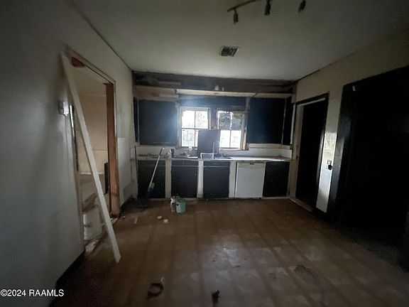 5th image of 1021 Antoine St