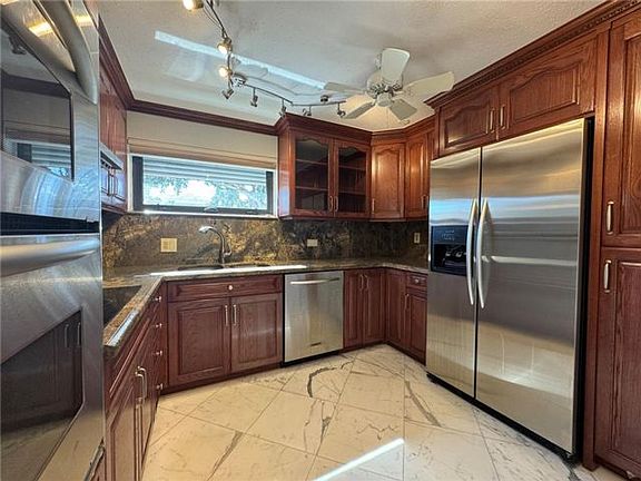 5th image of 4800 Bayview Dr