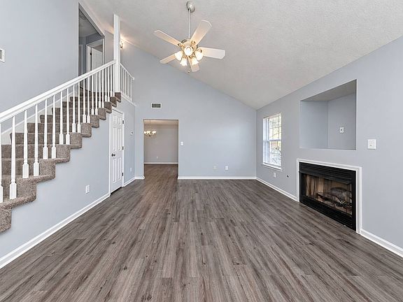 3rd image of 1404 Westgate Cir