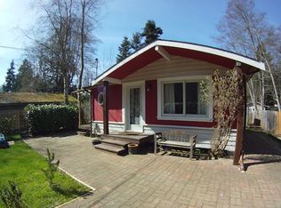 343 Marine Dr, Point Roberts, WA 98281