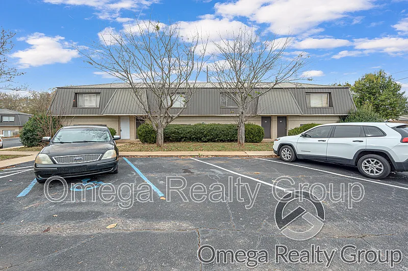 2 bed, 1.0 bath, 900 sqft, $525 — Photo 2